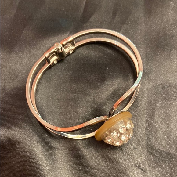 Elegant Silver Bracelet with Crystal Accents - Picture 3 of 4